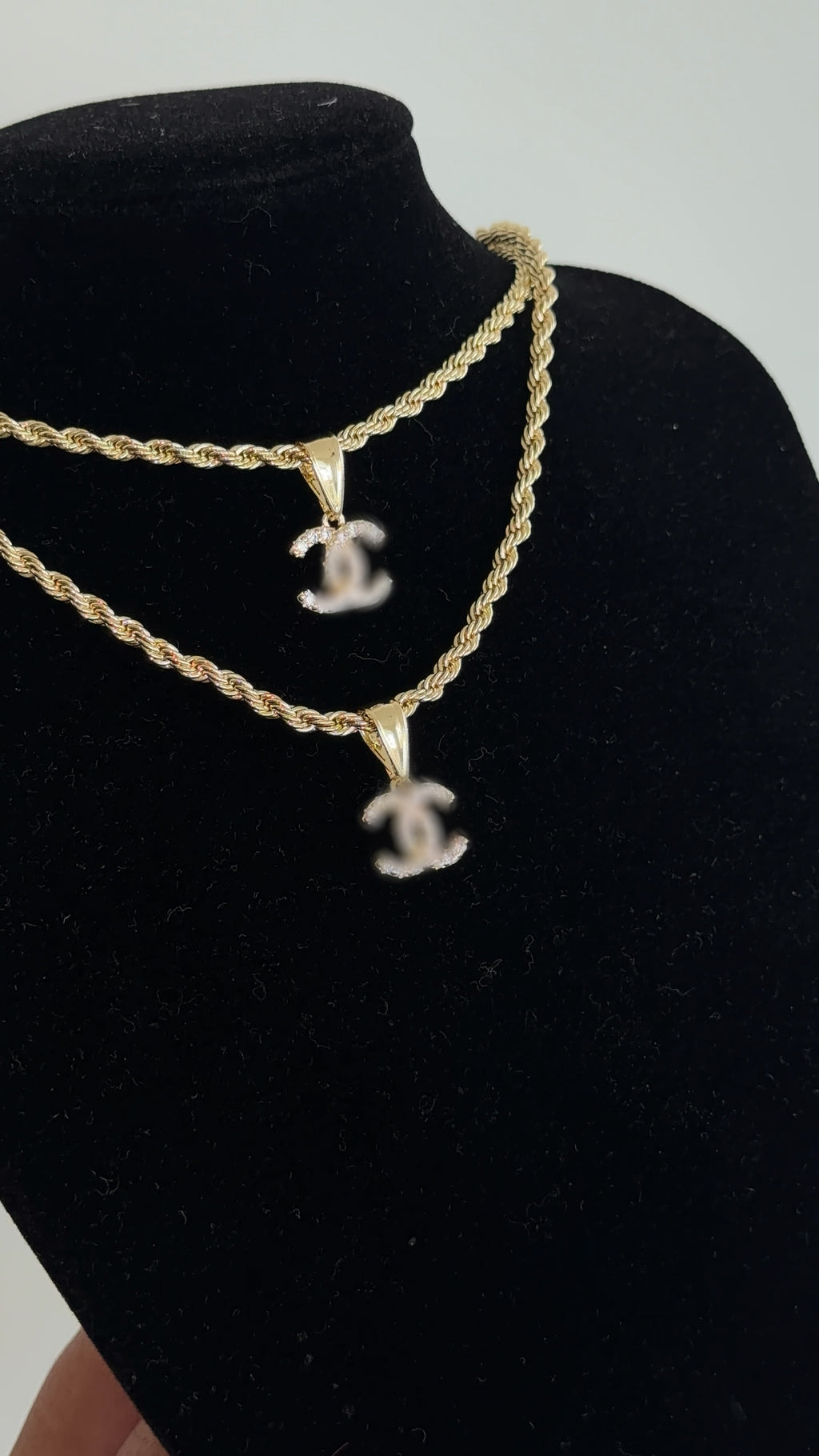 Luxxy Dainty C Necklace