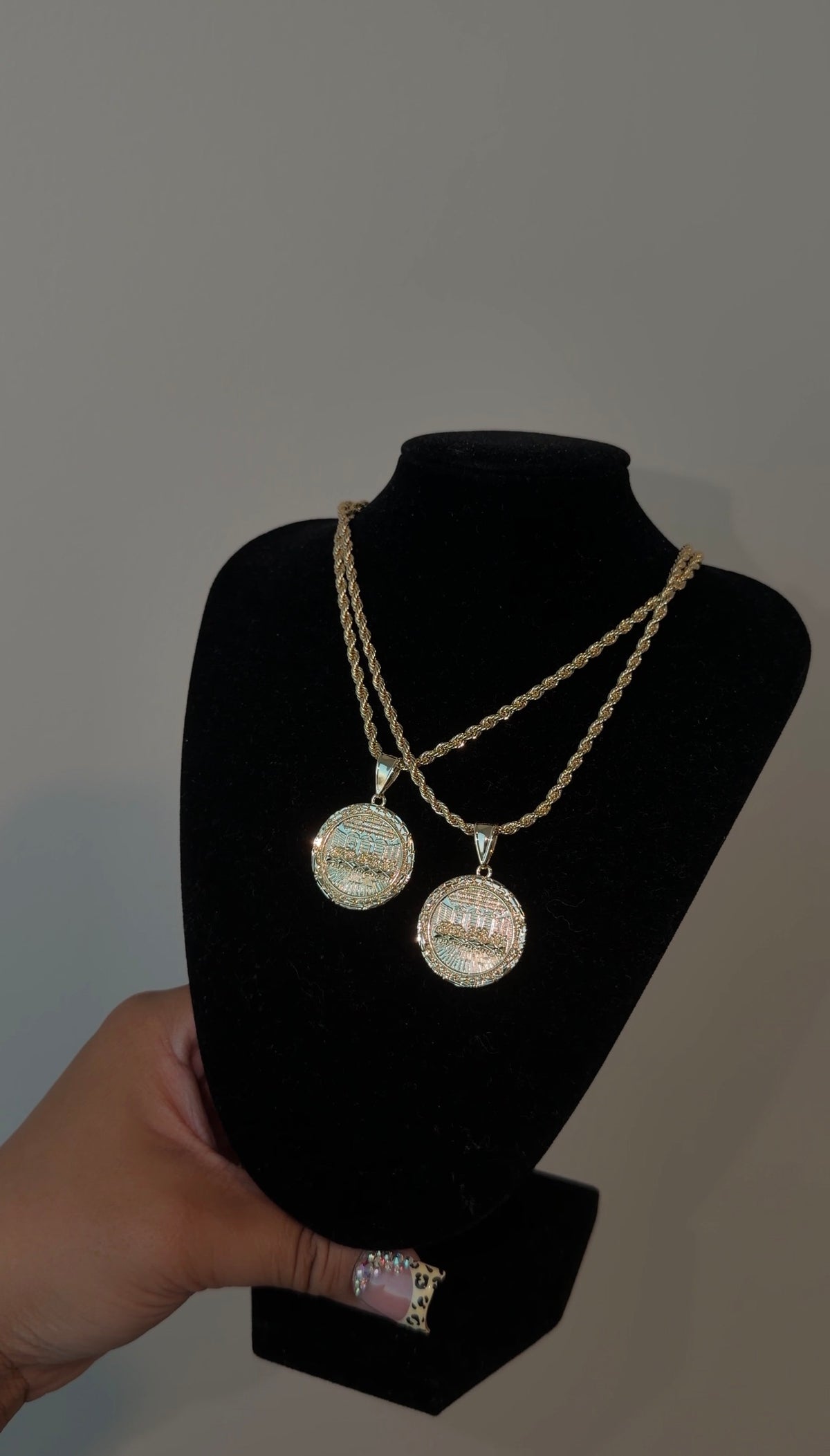 Circle Nugget Last Supper Chain