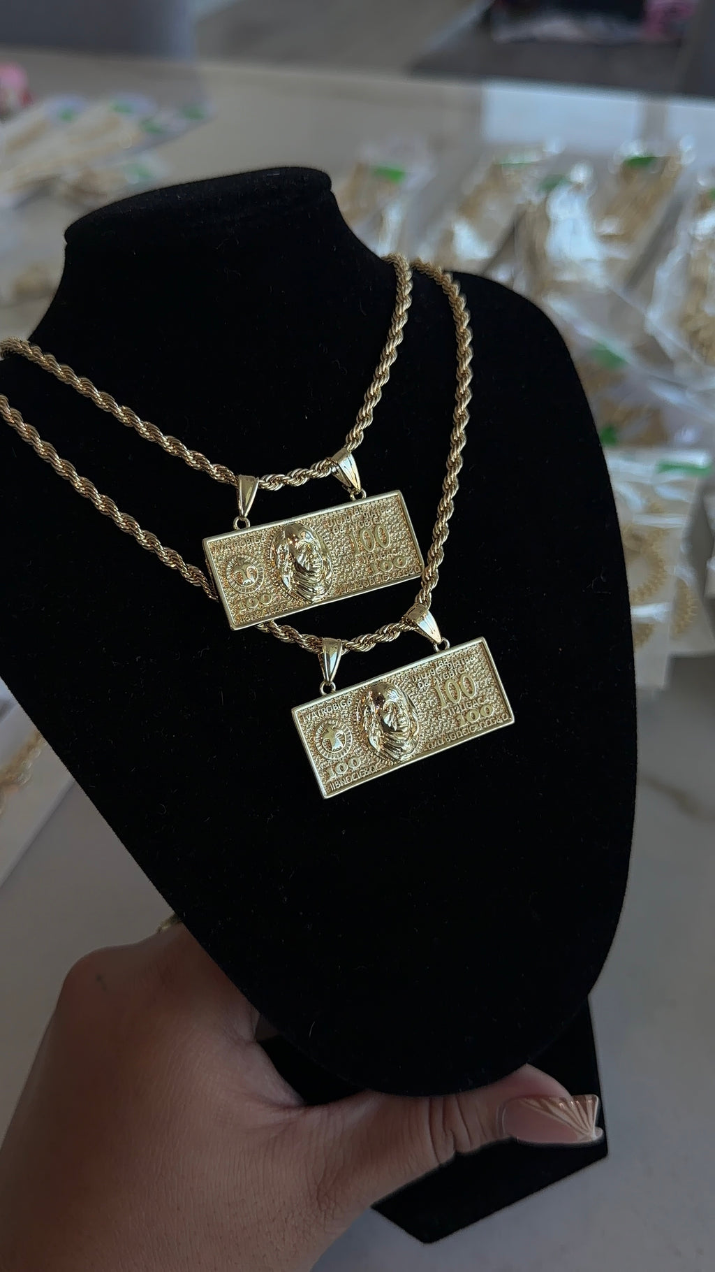 Hunnid Bill Chain