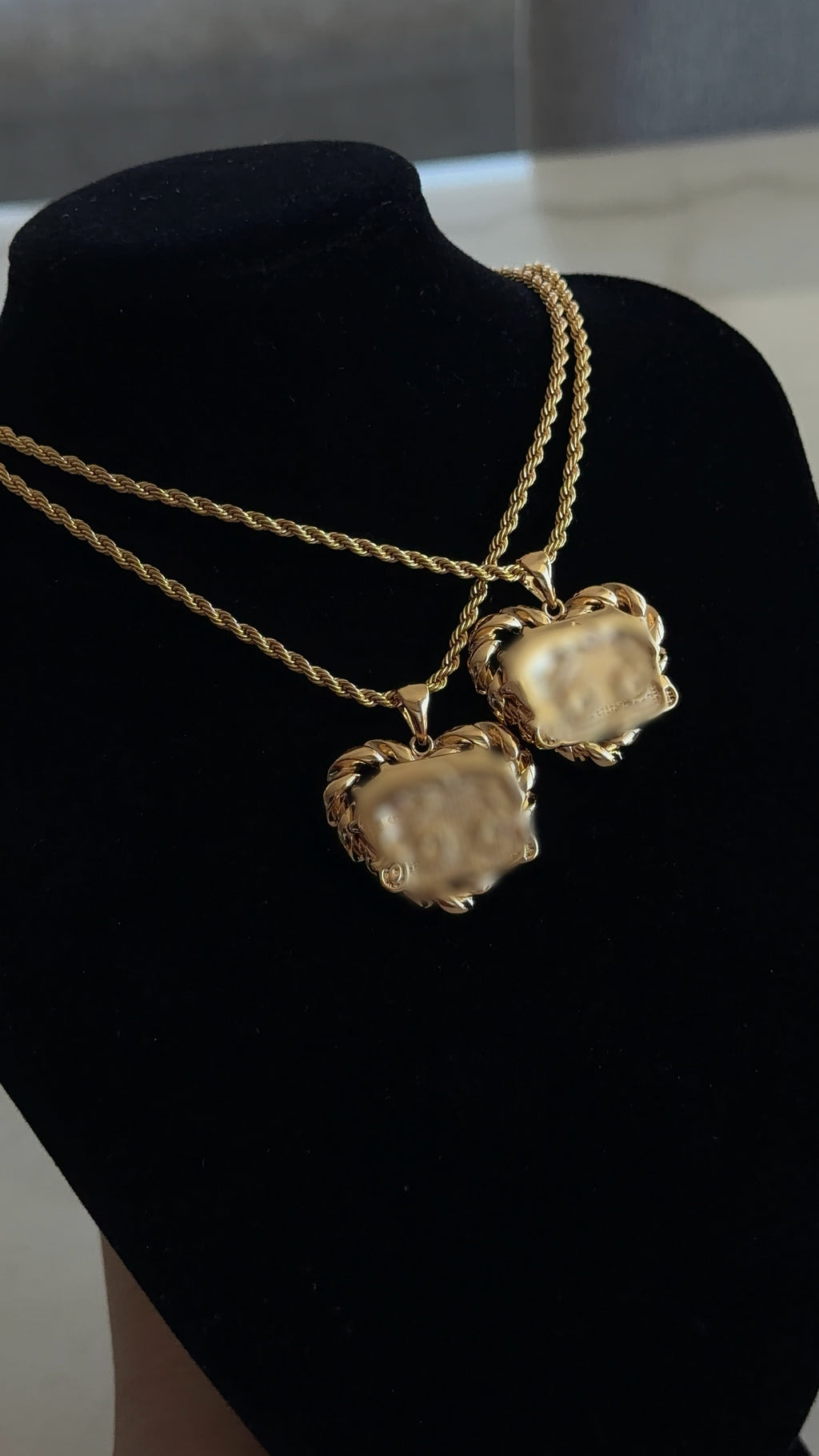 Twisty Heart BB Face Chain