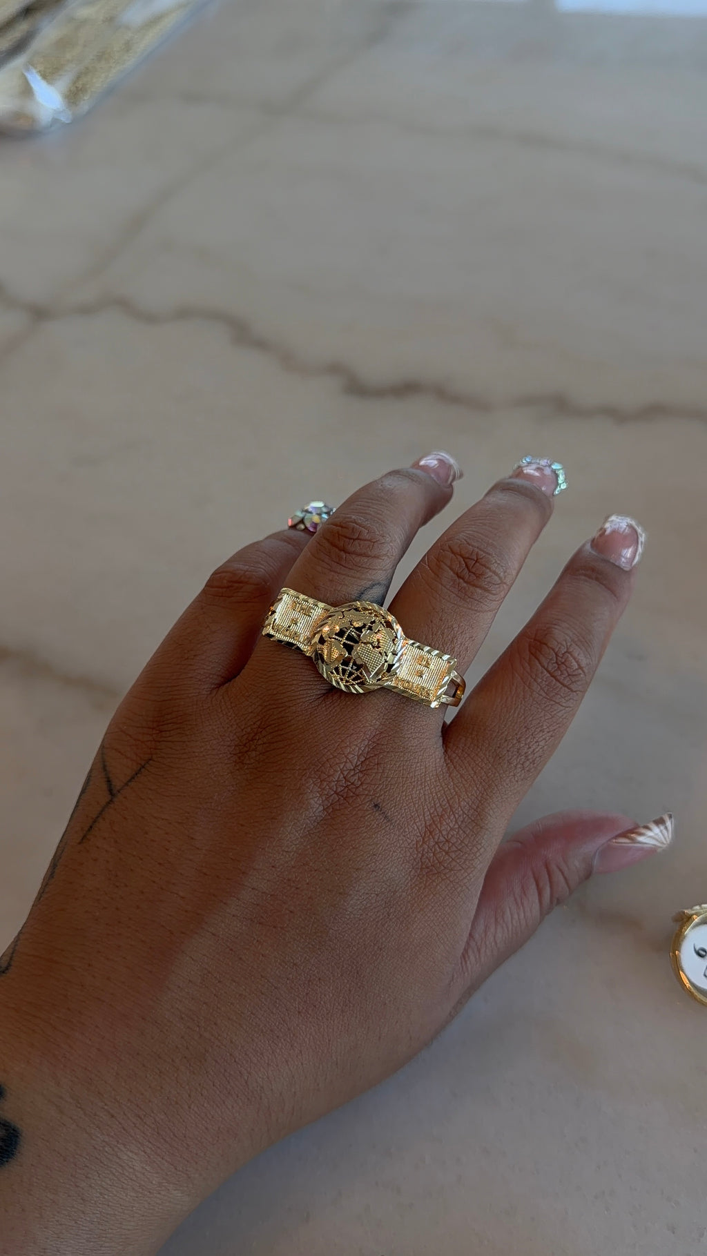 Double Finger World Is Yours Ring