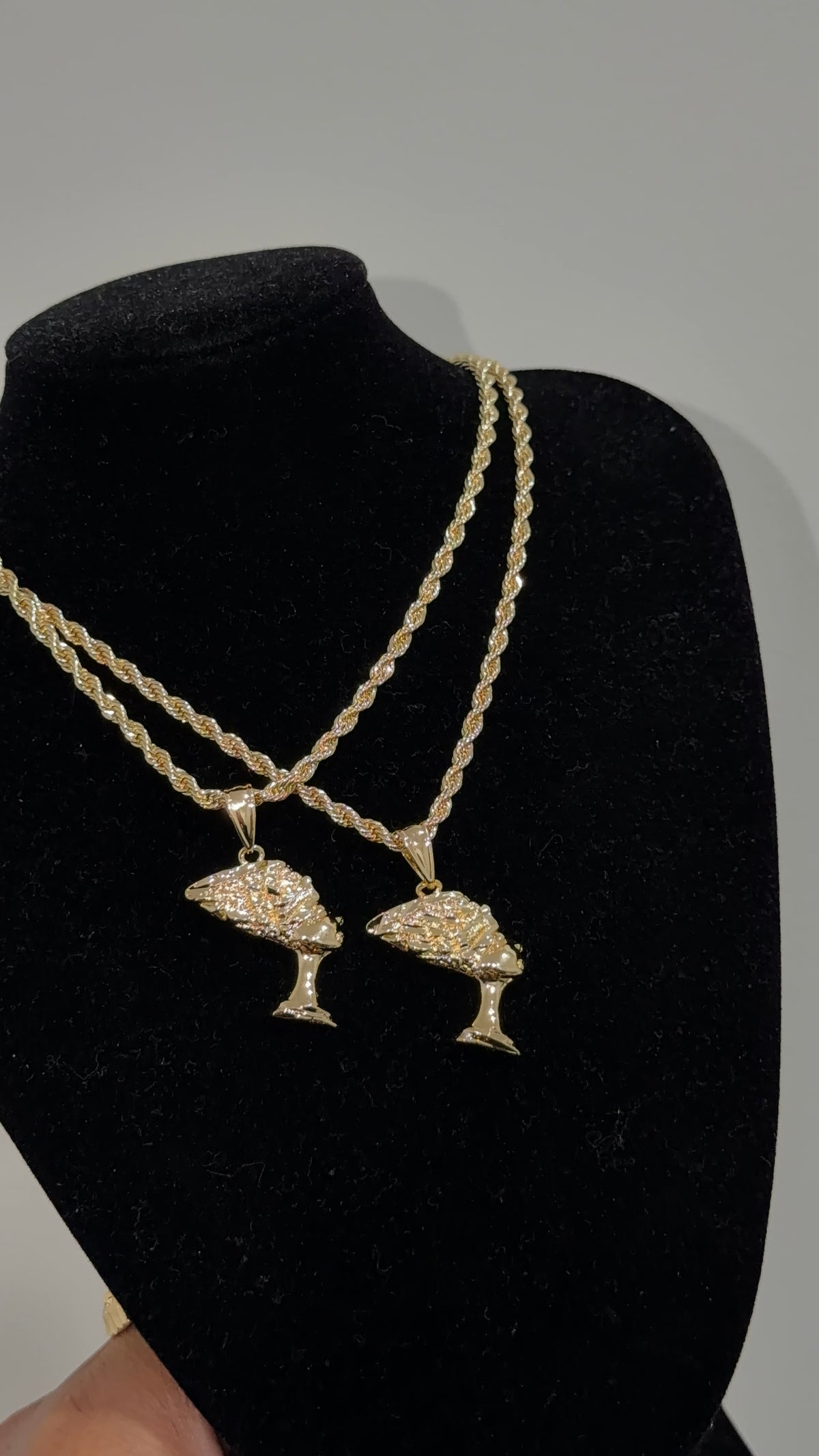 Queen Chain