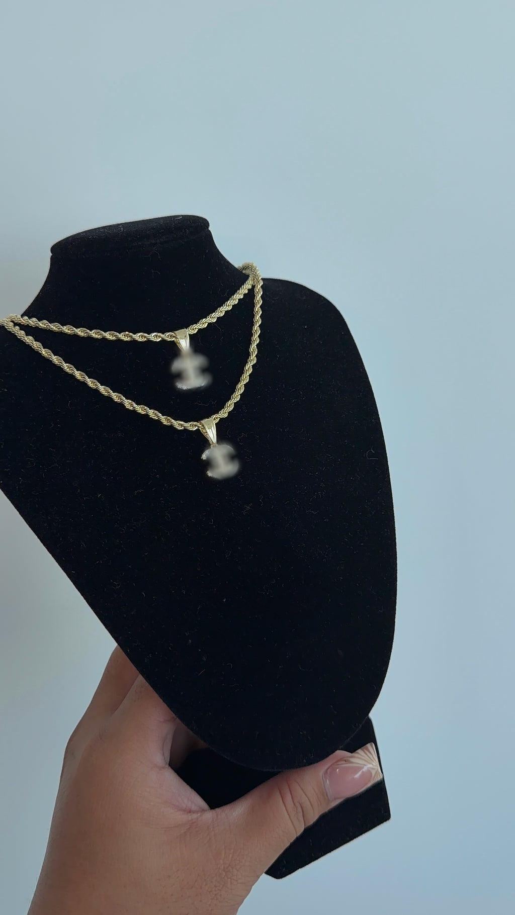 Luxxy Dainty C Necklace